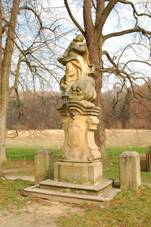 Ratiborice - statue of Saint Mary.jpg