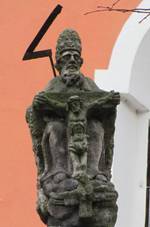 Sloup se sochou Trojice boží Bolestné z roku 1715 v Nejdku (3).jpg