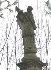 Socha sv. Jana Nepomuckho (Opatovice nad Labem) cel.jpg