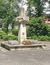 Pomnk obtem I. a II. svtov vlky (Opatovice nad Labem).JPG