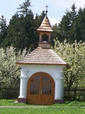 Bukovina - h�jenka s kapli�kou