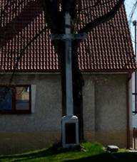 https://upload.wikimedia.org/wikipedia/commons/d/dc/Nestanice%2C_bell_tower_%2B_wayside_cross_%2801%29.jpg