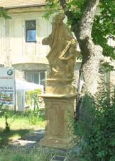 Socha svatho Jana Nepomuckho na nvsi v Panenskch Beanech (Q38046736) 01.jpg