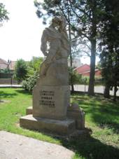 https://upload.wikimedia.org/wikipedia/commons/thumb/f/fa/Klopotovice%2C_pomn%C3%ADk_I._sv._v%C3%A1lka.jpg/800px-Klopotovice%2C_pomn%C3%ADk_I._sv._v%C3%A1lka.jpg