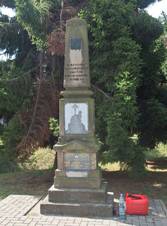 Podol (PR), pomnk.JPG