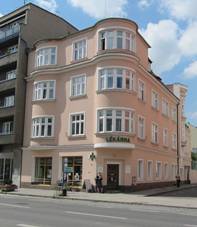 Perov, Komenskho, lkrna.jpg