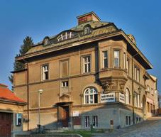 Mstsk knihovna, Perov.jpg