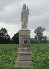 Dlouh Ves (Vrchoslavice), socha Panny Marie.jpg