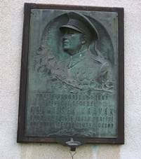 Pamtn deska na rodnm dom generla Frantika Kravka.jpg