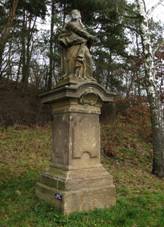 Kamenné Žehrovice, socha Panny Marie Bolestné proti vchodu na hřbitov.jpg