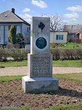 Pamtnk Adolfa Kapara (foto: Kamler)