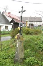 Wayside cross in Horní Staňkov, Hlavňovice, Klatovy District.jpg