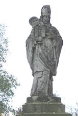 Klášter, socha svatého Norberta.jpg