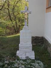 Skryje (okres Brno-venkov) - k u kaple.jpg