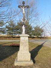 Wayside cross in Slaviky, Teb District.JPG