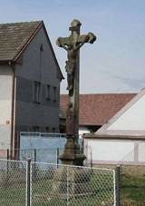 Kříž v zahradě v Borkovicích (Q80460624).jpg