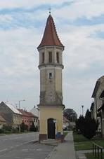 Hlavn ulice s kapl Panny Marie Rencov