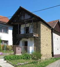 Pam�tka lidov� architektury - komora domu �.p. 19