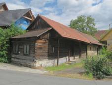 Pamtkov chrnn dm .p. 44, devnice z 19. stolet na kamenn podezdvce