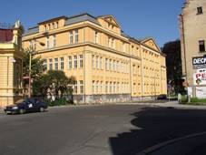 File:Knihovna varnsdorf.JPG