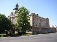 File:Biskupsk gymnzium ve Varnsdorfu.JPG