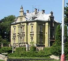 File:Klasicistn vily ve Varnsdorfu.JPG