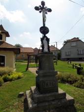 Wayside cross in Hroznatn, Teb District.JPG