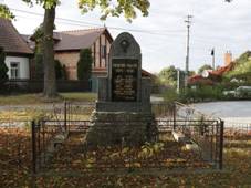 Ronov (Oechov) - pomnk padlm v I. sv. vlce.jpg