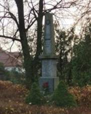 autobusova_zastavka_pomnik_padlych