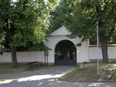 Kenovice (okres Vykov) - hbitovn brna.jpg