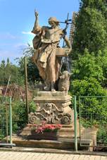 Moraviany, Mitrovice, statue.jpg