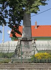 Konice (Znojmo) - pomnk padlm.jpg