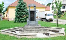 GuentherZ 2012-06-05 0004 Podmyce exKriegerdenkmal.jpg