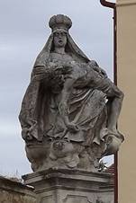 atov, socha Marie u kostela.JPG